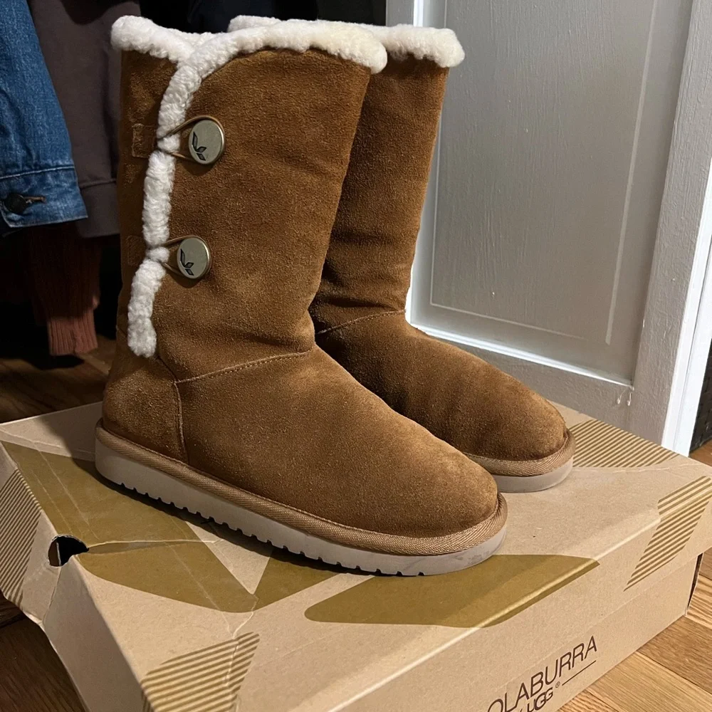 One time used kookaburra by uggs. The most comfortable high boots for the winter - Picture 4 of 4